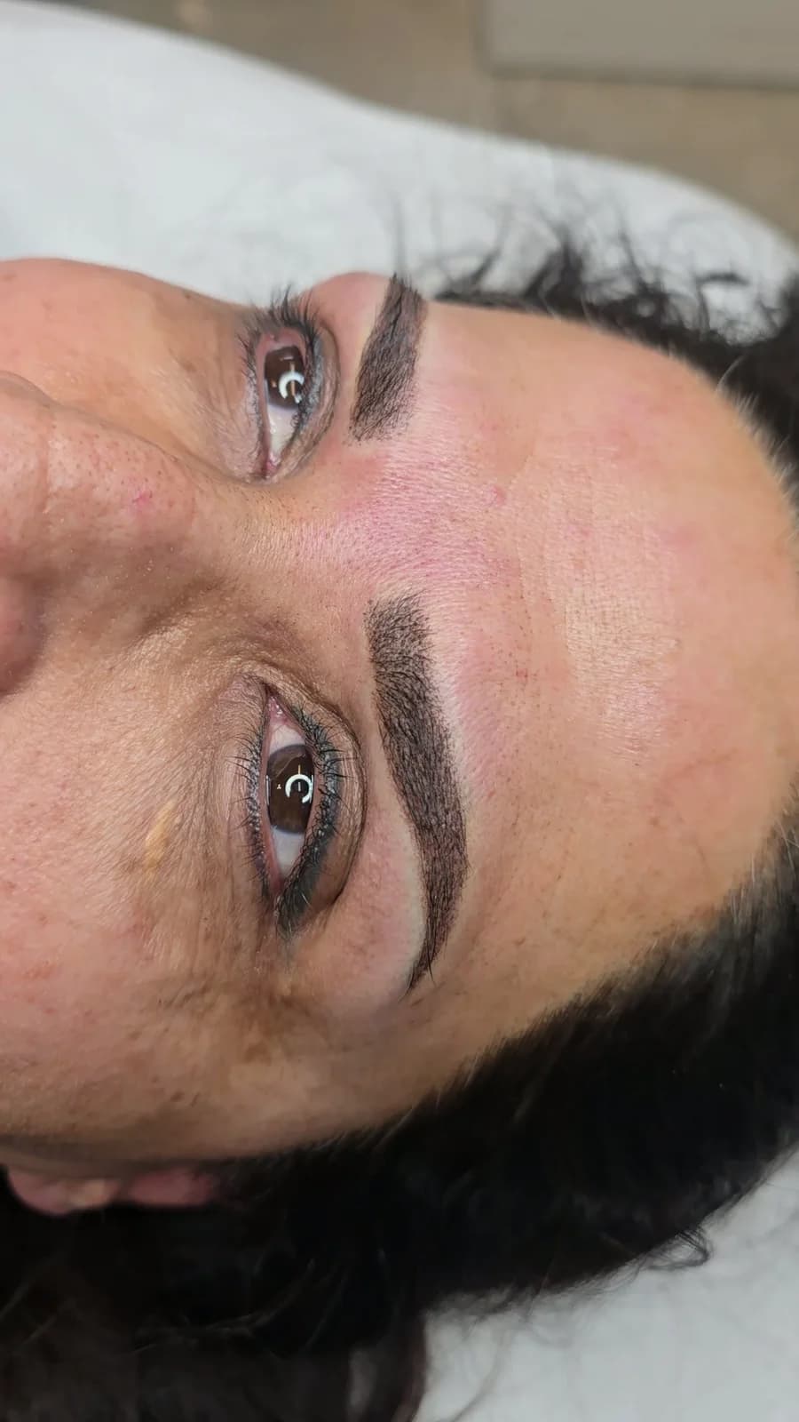 Genezen powder brows met een zachte, poederachtige afwerking